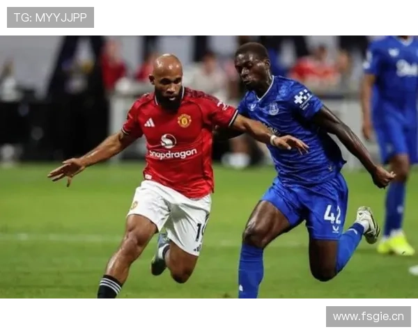 曼联战术体系缺乏稳定性问题显现,当前赛季球队表现波动已逐步反映 曼联战术体系缺乏稳定性问题显现,当前赛季球队表现波动已逐步反映