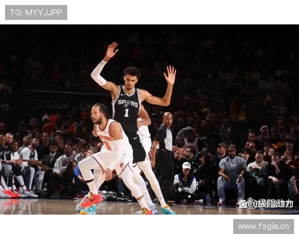 文班亚马高位策应重塑马刺进攻，顶级护筐筑起禁飞区